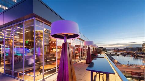 Lookout Rooftop – Bar Review | Condé Nast Traveler