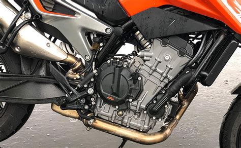 KTM 790 Duke First Ride Review - CarandBike