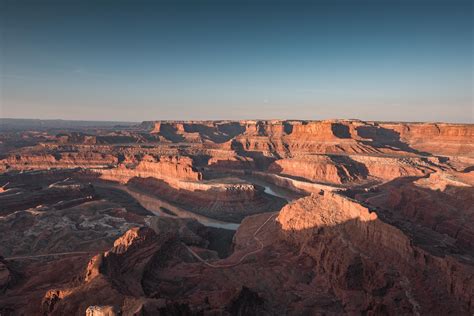 Dreamlike colors at sunrise in Canyonlands National Park [OC] [5929x3953] : r/EarthPorn