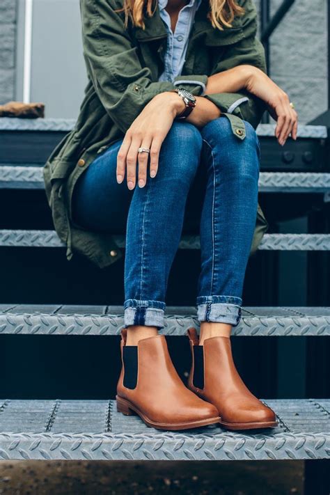 Chelsea boots | brown Chelsea boot | leather boot | skinny jeans | green utility jacket | winter ...