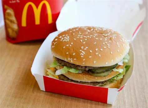 10 Most Iconic Fast-Food Burgers Of All Time