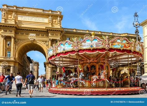 Carousel Antica Giostra Toscana at Piazza Della Repubblica in Florence Editorial Photo - Image ...