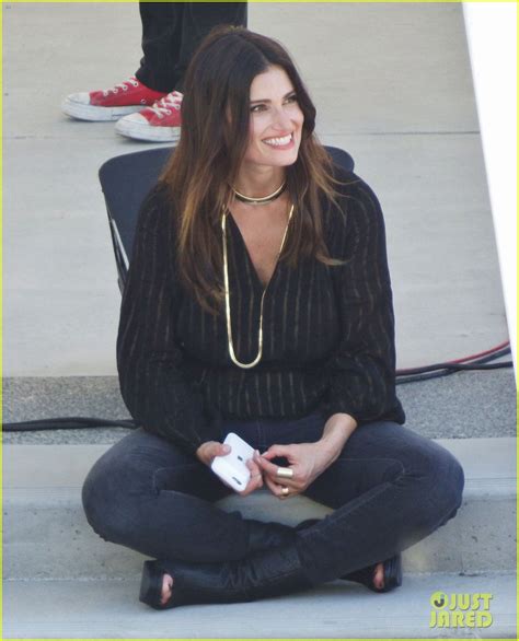 Photo: idina menzel sings on the set of beaches remake 02 | Photo ...