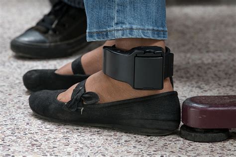 Kentucky orders quarantine-breakers to wear ankle monitors