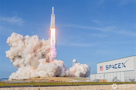 How I photographed the SpaceX Falcon Heavy launch with sound-triggered ...