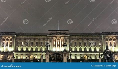 A View of Buckingham Palace at Night Editorial Photography - Image of capital, river: 160589182