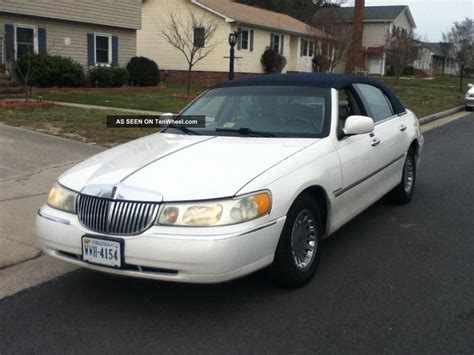 2001 Lincoln Town Car Cartier