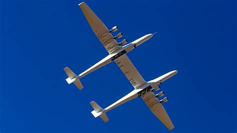 Stratolaunch aircraft makes 2nd test flight over SoCal desert | KTLA