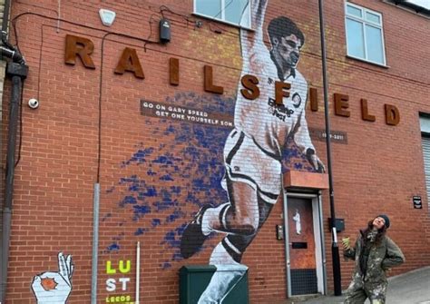 Leeds United supporters remember Gary Speed with 20ft Bramley mural ...