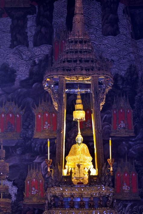 Wat Phra Kaew, Bangkok | Timings, Entry Fee, Emerald Buddha