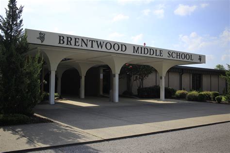 Brentwood Middle School enjoys first day back after summer break - Brentwood Home Page