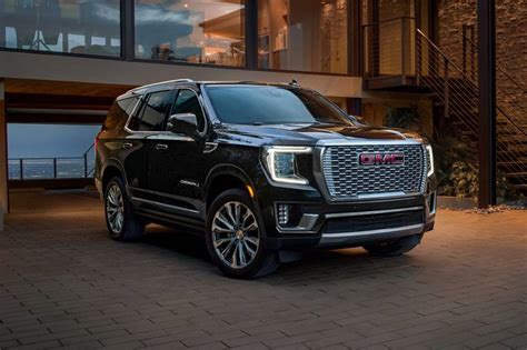 2023 GMC Yukon Pictures - 115 Photos | Edmunds