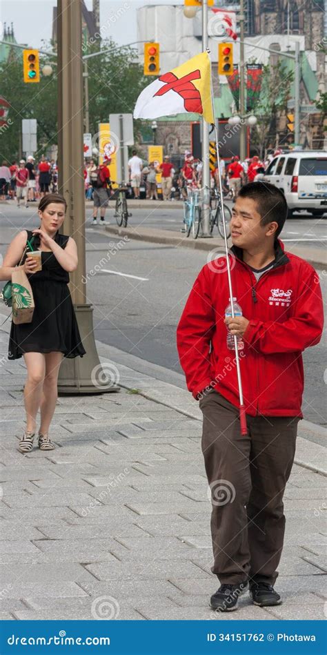 Man with Inuit Flag in Ottawa Editorial Photography - Image of ...