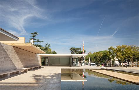 Mies van der Rohe's Barcelona Pavilion gets a timber twin for a week ...