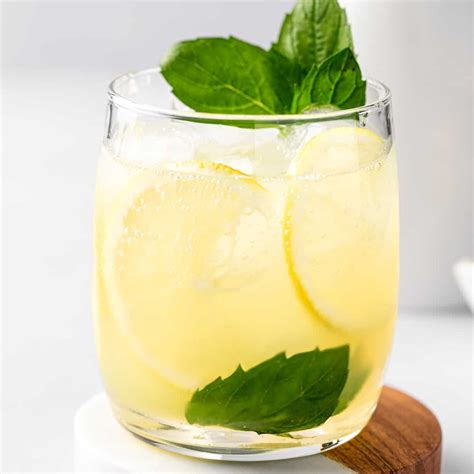 Lemon Mint Mocktail - The Littlest Crumb