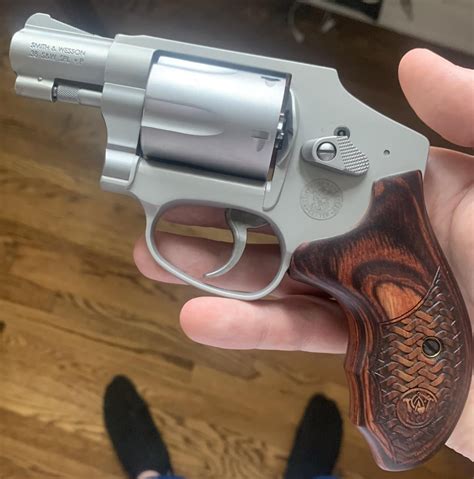 World's largest revolver, the Pfeifer Zeliska 600 Nitro Express : r/Revolvers