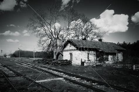 Train track house black and white photo - Stock Photo Cityscape - 54ka StockPhoto