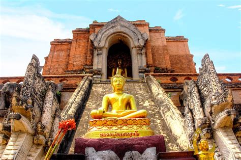 Wat Chedi Luang, Religious Tourism in Chiang Mai - Traveldigg.com