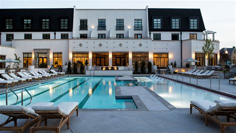 Omaha Hotels with Outdoor Pool | Kimpton Cottonwood Hotel