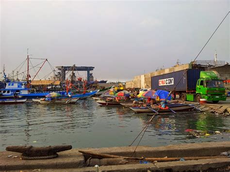 A Walk with Man: SketchWalk at Navotas Fish Port