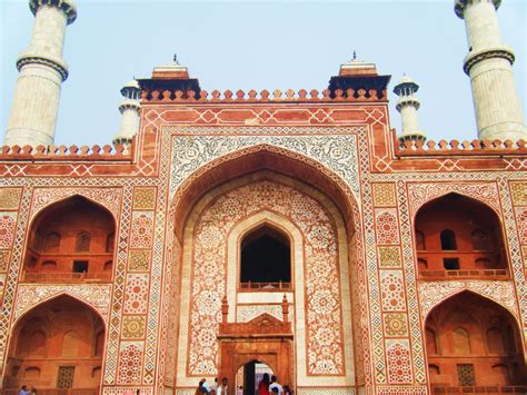 Tourist Attractions and Places to Visit in Agra | India Travel