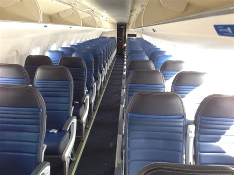 United E175 economy cabin | Economy cabin on United's E175, … | Flickr