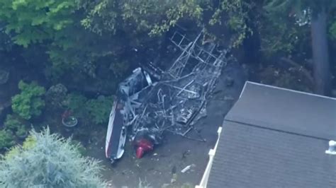 2 injured in Washington state after small plane crashes outside home