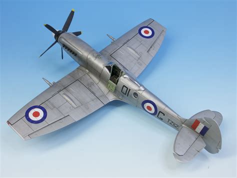 Airfix Spitfire FR.Mk.XIV – All Done! – THE KIT BOX