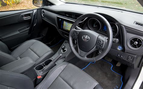 Toyota-Auris-hybrid-Sports-Touring-interior - Driving.co.uk from The ...