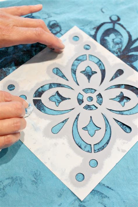 DIY Stenciled Fabric | How to Stencil Fabric | Dans le Lakehouse