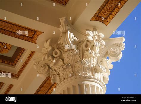 Detail of a Corinthian Capital Column Stock Photo - Alamy