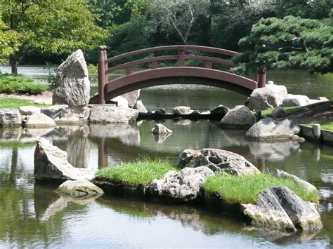 Japanese Zen Garden: Zen Bridge - Pond - Path