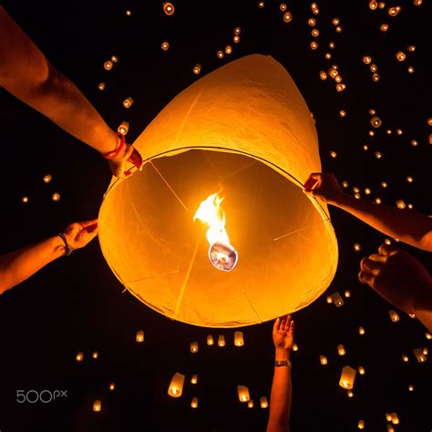 Floating lantern, Yi Peng Festival at Chiangmai in Thailand - Floating lantern, Yi Peng Festival ...