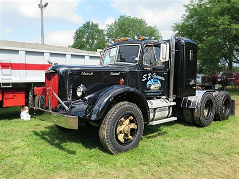 1950 Mack | Mack trucks, Classic trucks, Old trucks