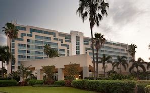 Renaissance Orlando Airport Hotel by Marriott Reviews, Deals & Photos ...