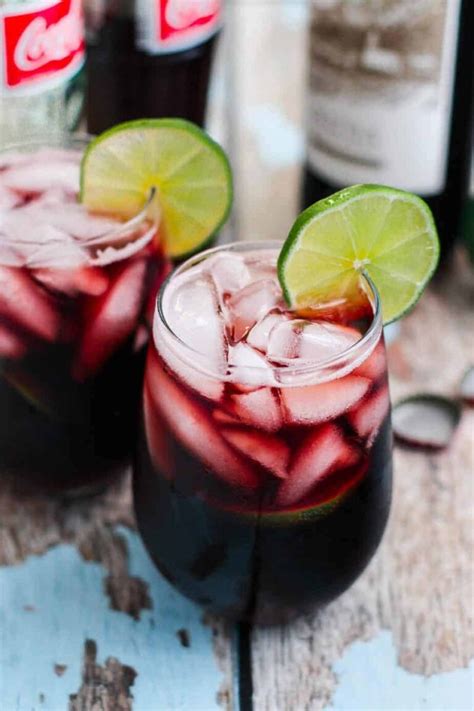 Kalimotxo Cocktail - A Nerd Cooks