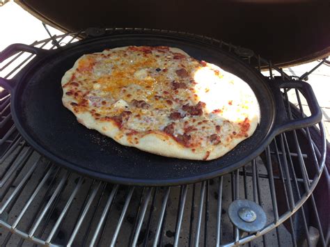 Pizza on Lodge Cast Iron Pizza Pan — Big Green Egg - EGGhead Forum - The Ultimate Cooking ...