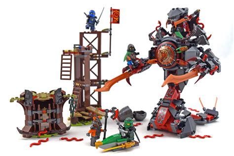 Dawn of Iron Doom - LEGO set #70626-1 (Building Sets > Ninjago)