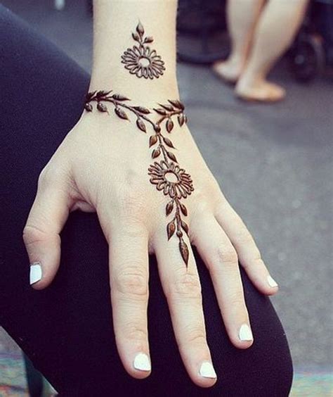 25 Simple Cute Small Henna Design Ideas | EntertainmentMesh