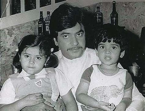 Tusshar Kapoor family, childhood photos | Celebrity family wiki