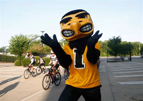 Iowa Hawkeyes: A history lesson, look at Iowa’s Mascot, Herky