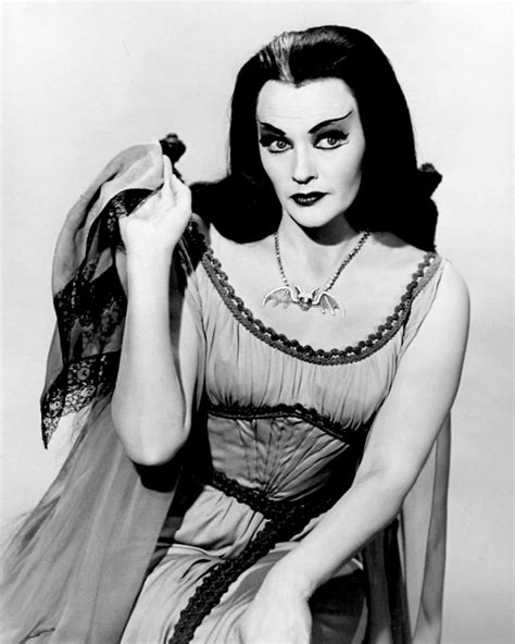 YVONNE DE CARLO AS "LILY" IN "THE MUNSTERS" - 8X10 PUBLICITY PHOTO (FB-067) | eBay Los Munsters ...