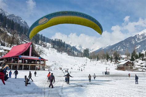 PICS: Tourists Enjoy Season's First Snowfall in Manali, Kufri - News18