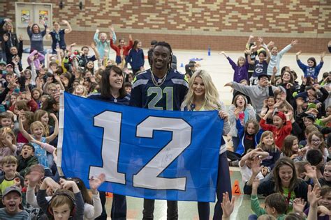 Seattle Seahawks player visits York Elementary School in Vancouver - ClarkCountyToday.com