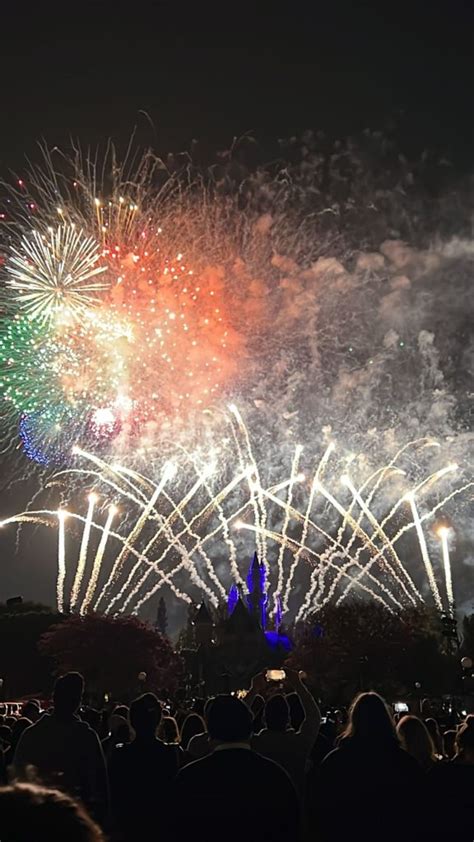 Disneyland Welcomes Guests to First Throwback Nite of 2023 - MickeyBlog.com