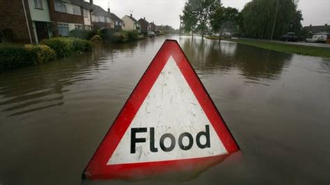 Flash flood warnings for parts of England - BBC News