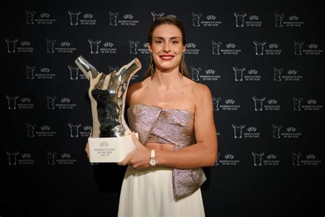 Alexia Putellas is 2021/22 UEFA Women’s Player of the Year - SheKicks