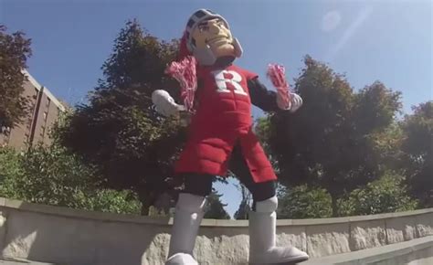 Big 10 Mascots Create Taylor Swift Lip Dub to Shake It Off