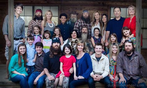 Duck Dynasty's Robertson family issues statement on Phil's suspension