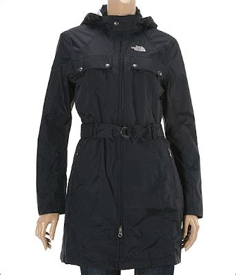 Angelina Jolie North Face puffer coat | ShoppingandInfo.com